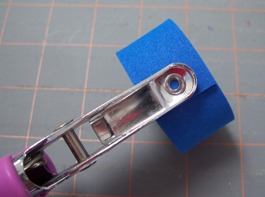 how to use a hole punch